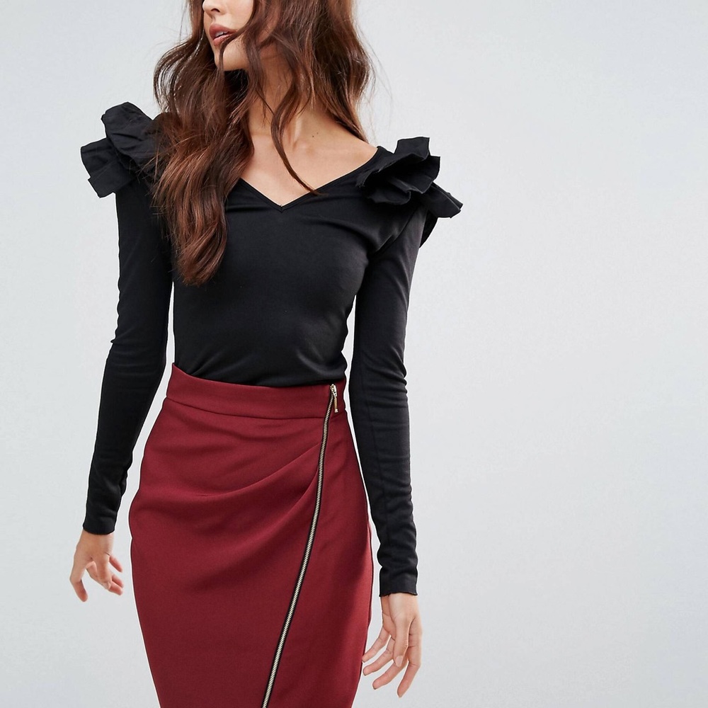Club L V-Neck Frill Detailed Shoulder Top